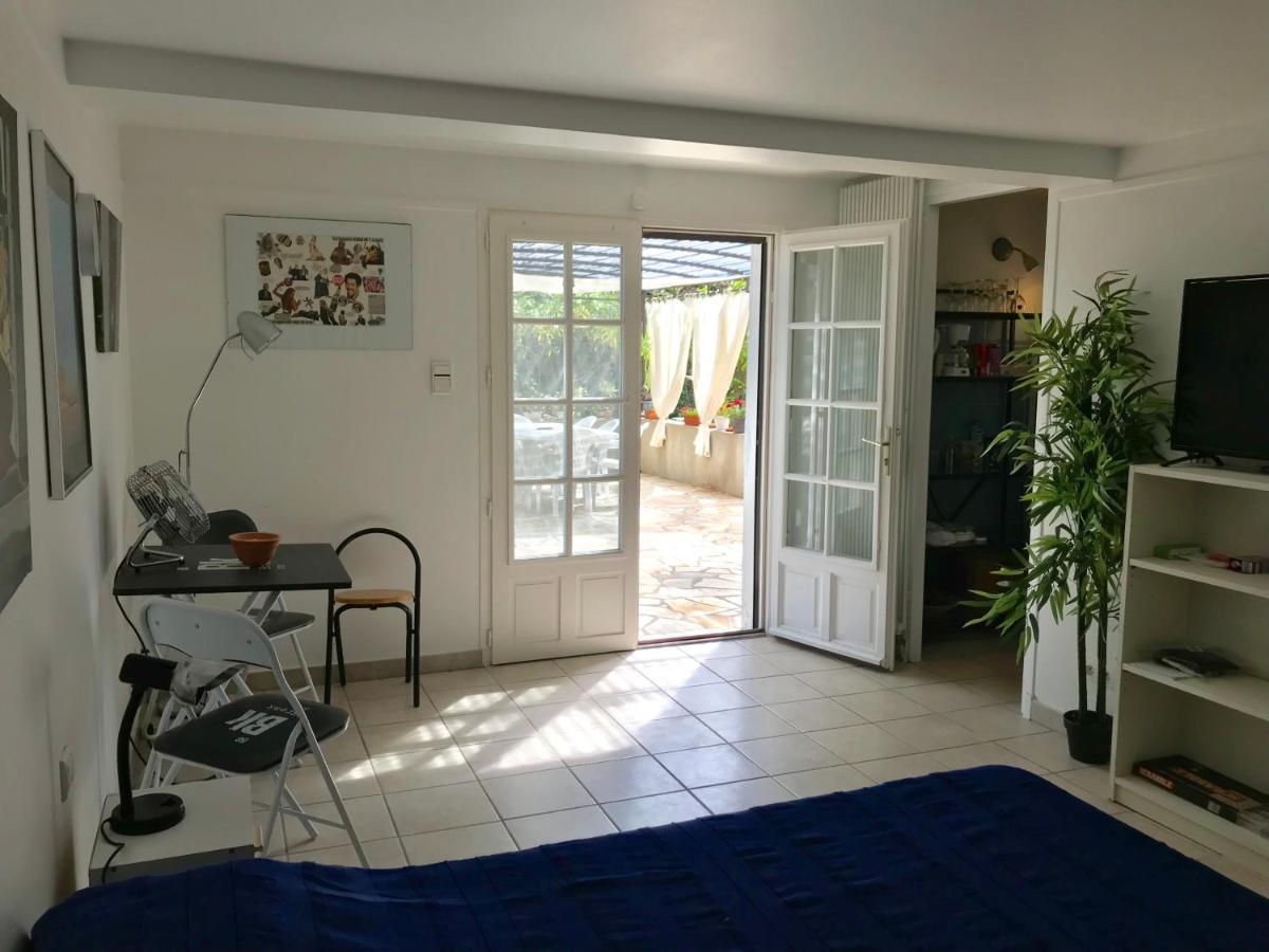 Mas Provencal Au Cannet Des Maures 勒卡内代莫尔 外观 照片